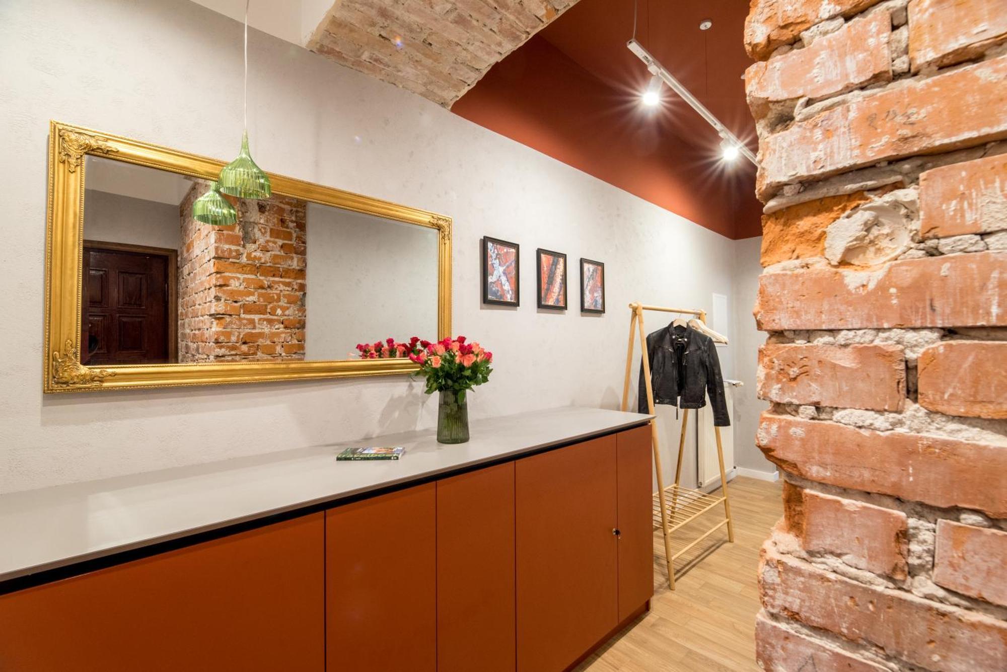 Apartment Quiet Luxury On Florianska Krakow