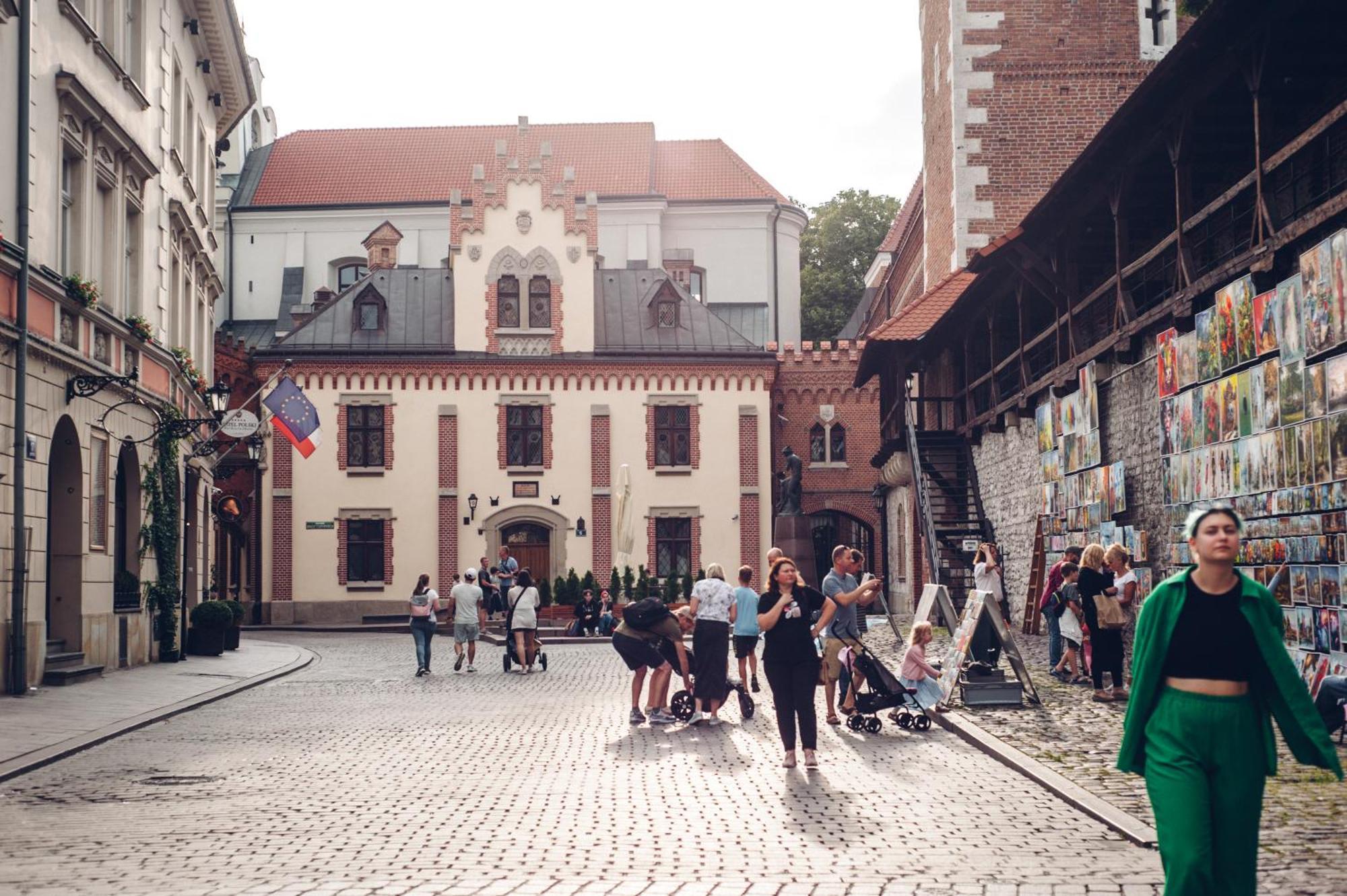Quiet Luxury On Florianska Apartment Krakow